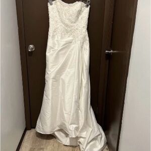 Elegant Strapless White Gown